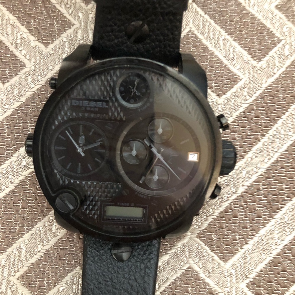 Men’s diesel only the brave black watch🎉